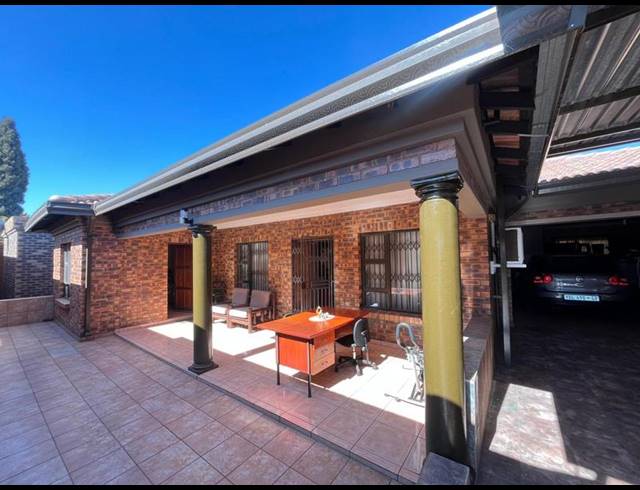 4 BEDROOM HOUSE FOR SALE IN CLAYVILLE